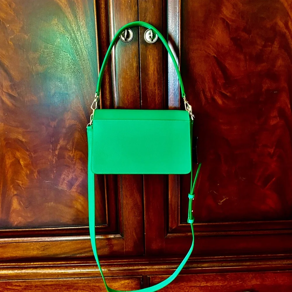 New with tag Kate Spade green bag front gold closure. - Picture 7 of 10